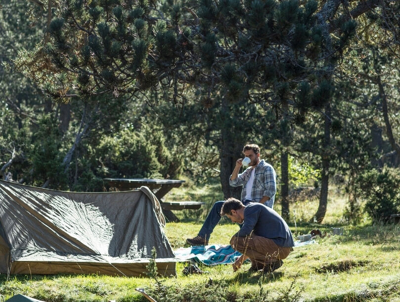 tente hommes bivouac