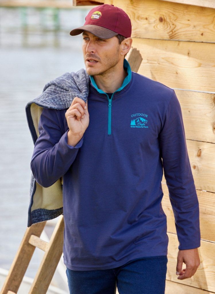 homme sous pull