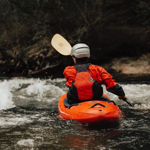 kayak en rivière Descente de kayak en rivière
